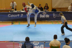 Lukas-Kron-blaue-Weste-scaled