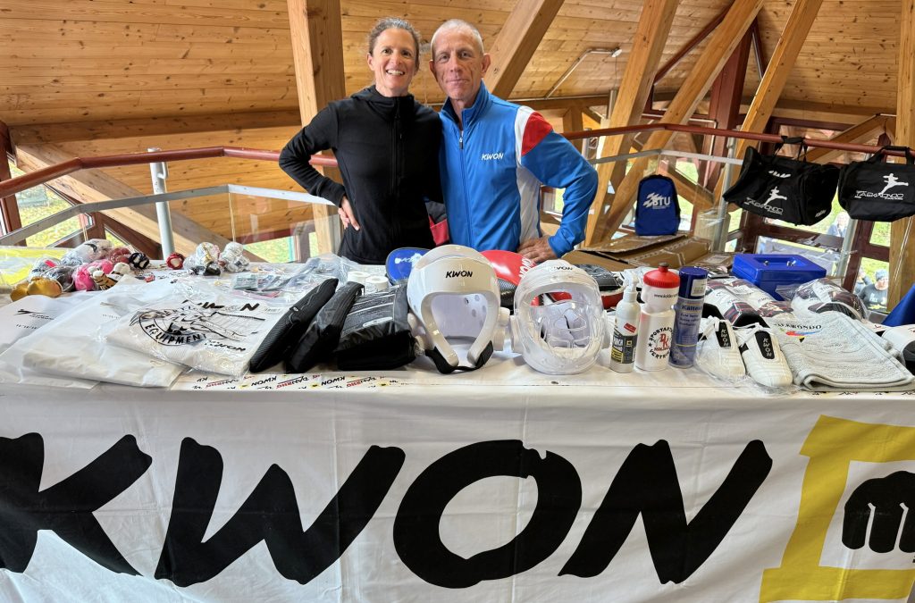 Koldas-Sport.de (Dieter Koldas) beim Bayernpokal in Dachau am 18.10.2025 mit Stand für Wettkampfausrüstung.