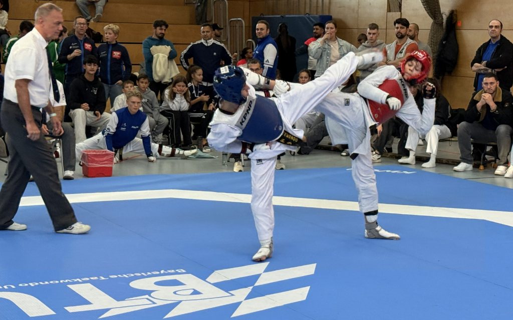 Philipp Knecht aus Kaufbeuren rote Weste -Gold bei Bayernpokal in Dachau am 18.10.2025